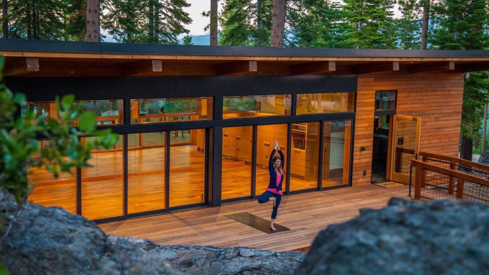 Modern Ski In-Out Home, Mid-Mountain Truckee Exterior photo